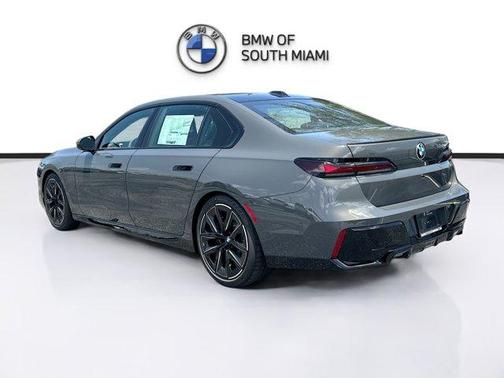 2025 BMW 740 i