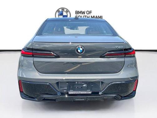 2025 BMW 740 i