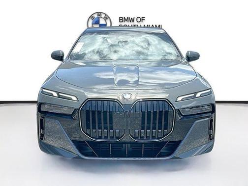 2025 BMW 740 i