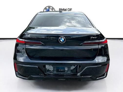 Black Sapphire Metallic 2024 BMW 740 i