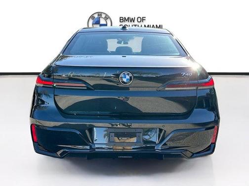 2024 BMW 740 i