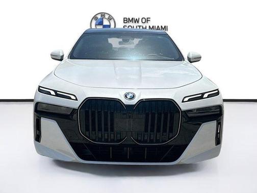 2025 BMW 750e xDrive