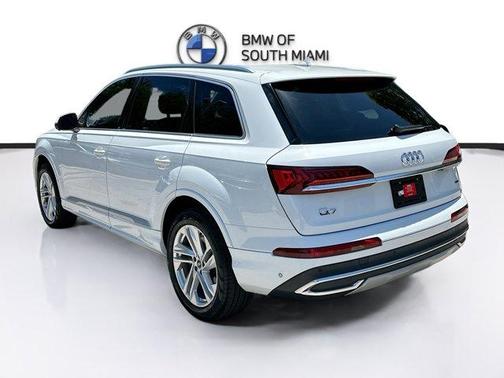 Glacier White Metallic 2023 Audi Q7 55 Premium Plus