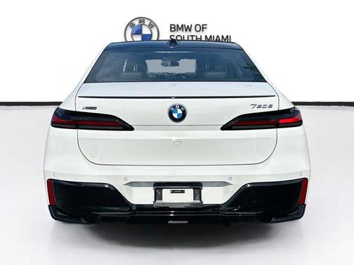 Alpine White 2026 BMW 750e xDrive
