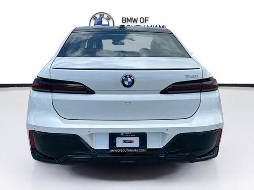 2025 BMW 740 i