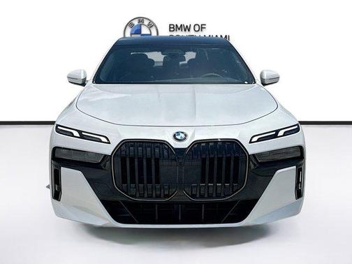 2025 BMW 740 i