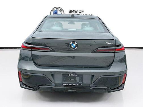 2026 BMW 740 i
