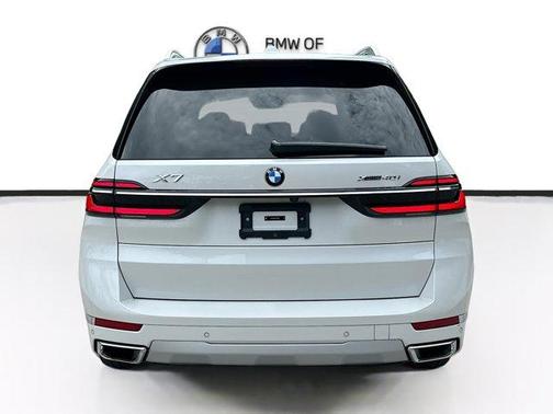 Mineral White Metallic 2024 BMW X7 xDrive40i