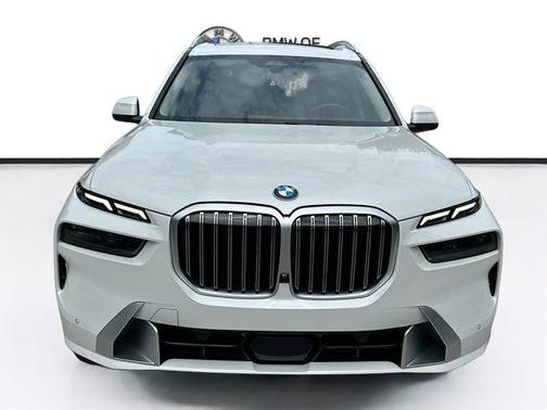 Mineral White Metallic 2024 BMW X7 xDrive40i