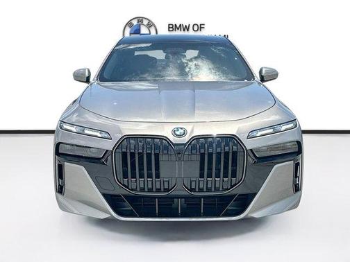 2025 BMW 750e xDrive