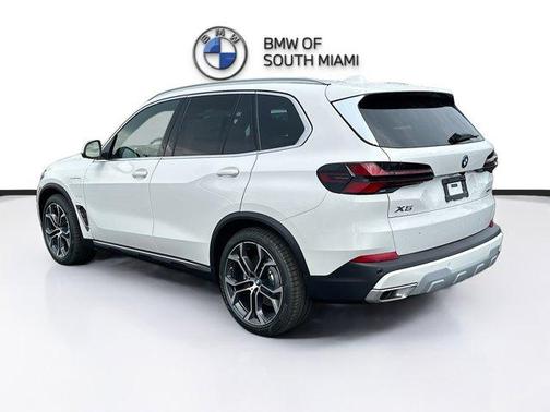 Mineral White Metallic 2026 BMW X5 sDrive40i