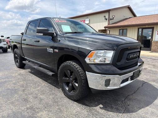 Brilliant Black Crystal Pearlcoat 2018 RAM 1500 Big Horn
