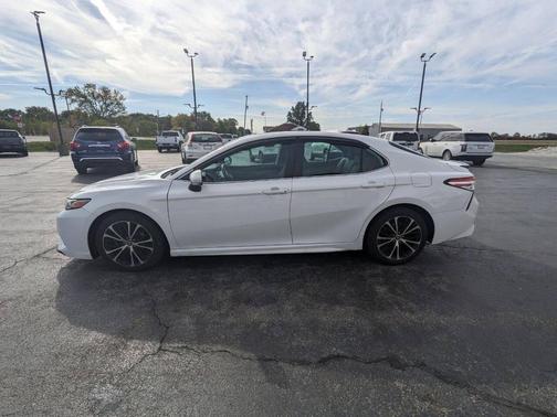 2019 Toyota Camry SE