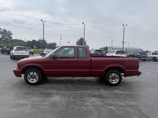 Red 2000 GMC Sonoma SLS