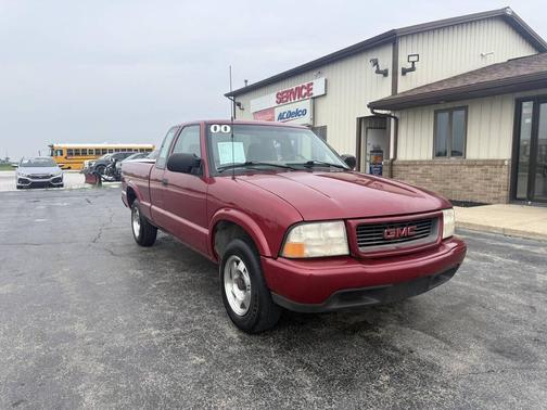 Red 2000 GMC Sonoma SLS