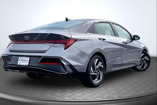 Fluid Metal 2025 Hyundai ELANTRA Limited