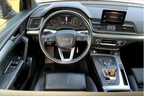 2020 Audi Q5 45 Titanium Premium