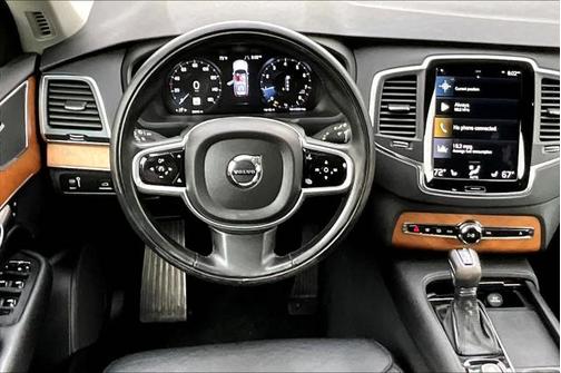 2022 Volvo XC90 T5 Momentum