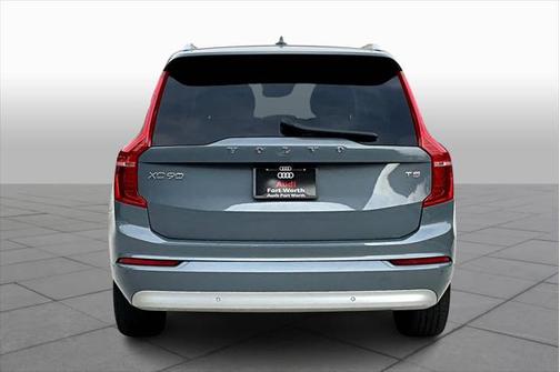 2022 Volvo XC90 T5 Momentum