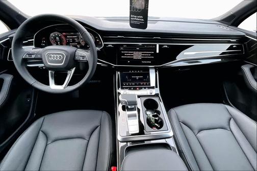 Glacier White m 2026 Audi Q7 55 Premium Plus