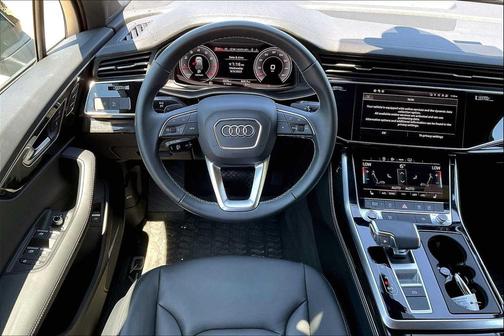 2025 Audi Q7 55 Premium Plus