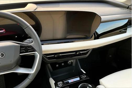 2025 Audi Q6 e-tron Premium Plus quattro