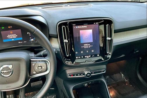 2023 Volvo XC40 B5 Plus Dark Theme