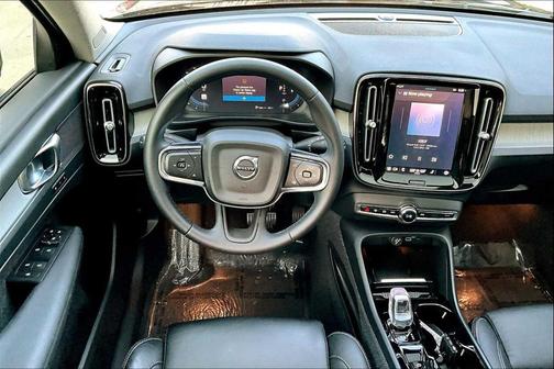 2023 Volvo XC40 B5 Plus Dark Theme
