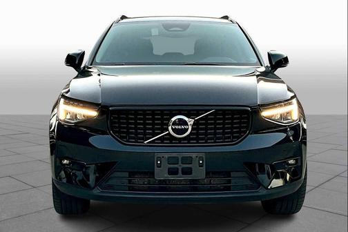 2023 Volvo XC40 B5 Plus Dark Theme