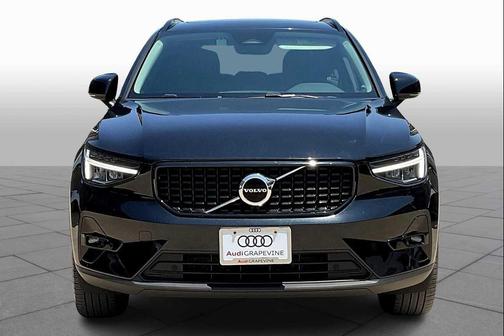 2023 Volvo XC40 B5 Plus Dark Theme