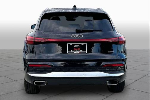 Mythos Black Metallic 2026 Audi Q5 Premium Plus TFSI quattro S tronic