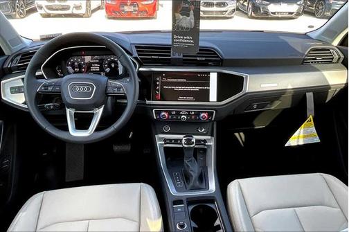 2025 Audi Q3 Premium 45 TFSI S line quattro Tiptronic