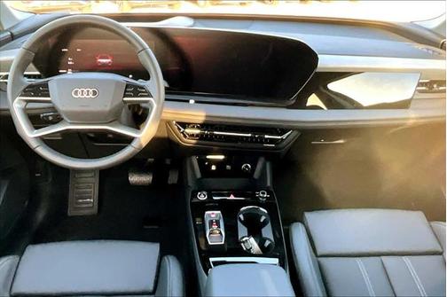 2025 Audi Q6 e-tron Premium Plus quattro