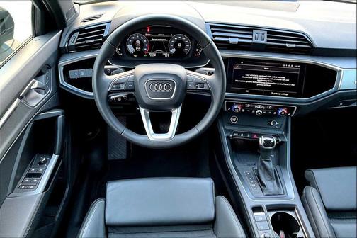2025 Audi Q3 Premium 45 TFSI S line quattro Tiptronic