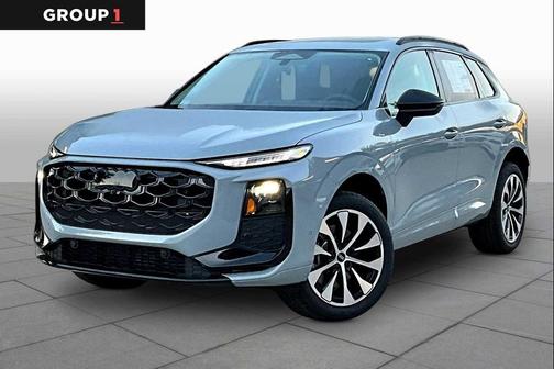 Arrow Gray Pearl Effect 2026 Audi Q3 TFSI quattro S tronic