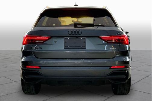 Daytona Gray Pearl Effect 2025 Audi Q3 45 S line Premium Plus