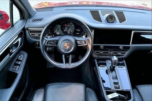 2022 Porsche Macan AWD