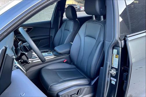 2025 Audi Q8 55 Premium Plus