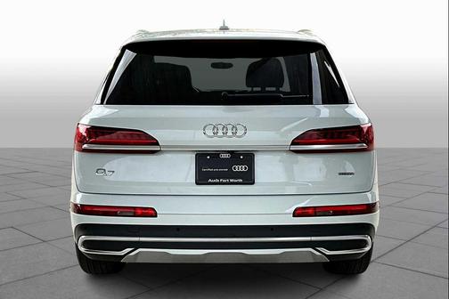 2024 Audi Q7 45 Premium Plus