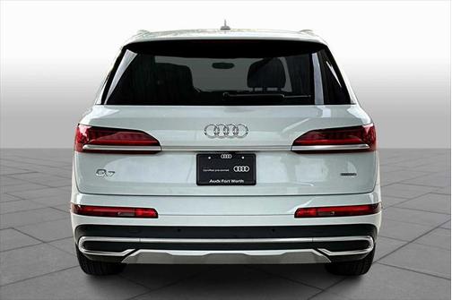 2024 Audi Q7 45 Premium Plus