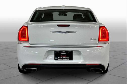 2019 Chrysler 300 Touring
