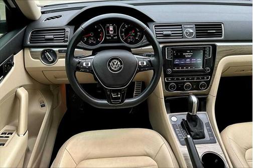 2017 Volkswagen Passat 1.8T SEL Premium