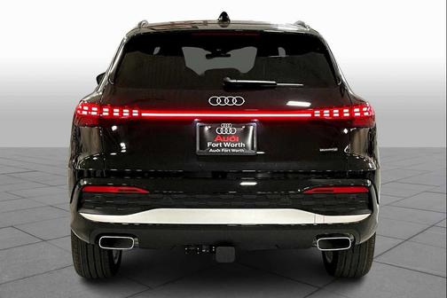 Mythos Black Metallic 2025 Audi Q5 Premium Plus TFSI quattro S tronic