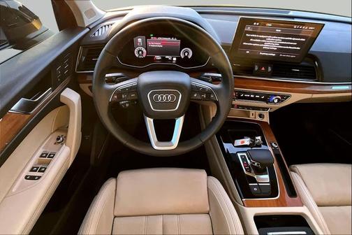 Mythos Black Metallic 2023 Audi Q5 45 S line Prestige