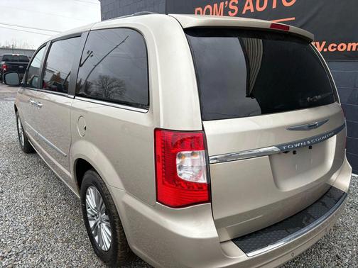 2016 Chrysler Town & Country Touring-L