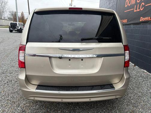 2016 Chrysler Town & Country Touring-L