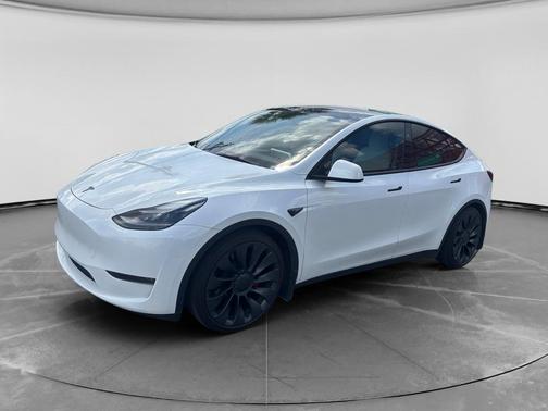 Pearl White Multi-Coat 2024 Tesla Model Y Performance