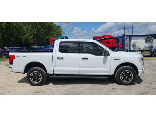 Oxford White 2023 Ford F-150 Lightning XLT