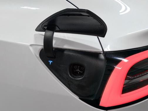 Pearl White Multi-Coat 2018 Tesla Model 3 Long Range