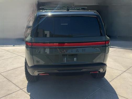 Forest Green 2026 Rivian R1S Premium